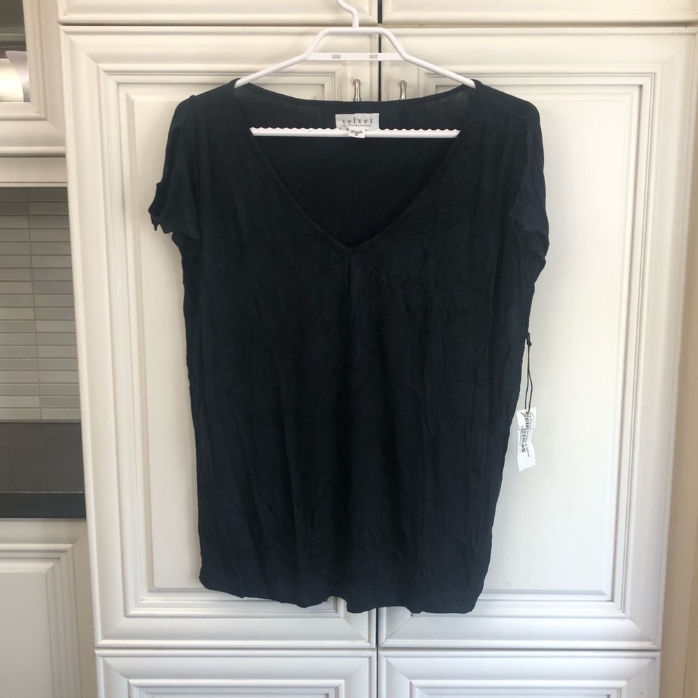 NWT Velvet women’s black crinkle short sleeve top